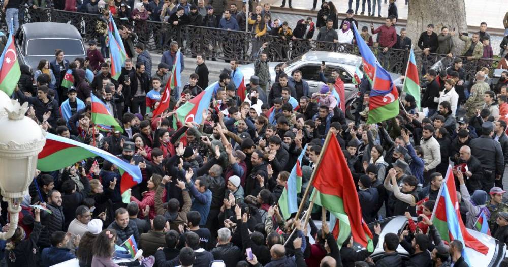 В Ереване сотни людей заблокировали центр города с требованием уволить премьера Пашиняна