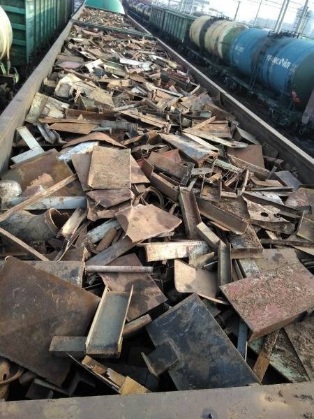 В Челябинской области подросток выбросил из движущегося поезда 260 кг металлолома