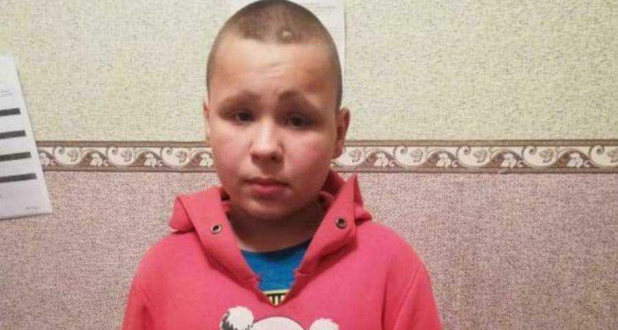 13-летний мальчик в красной куртке пропал на Харьковщине, родные молят о помощи: фото и приметы