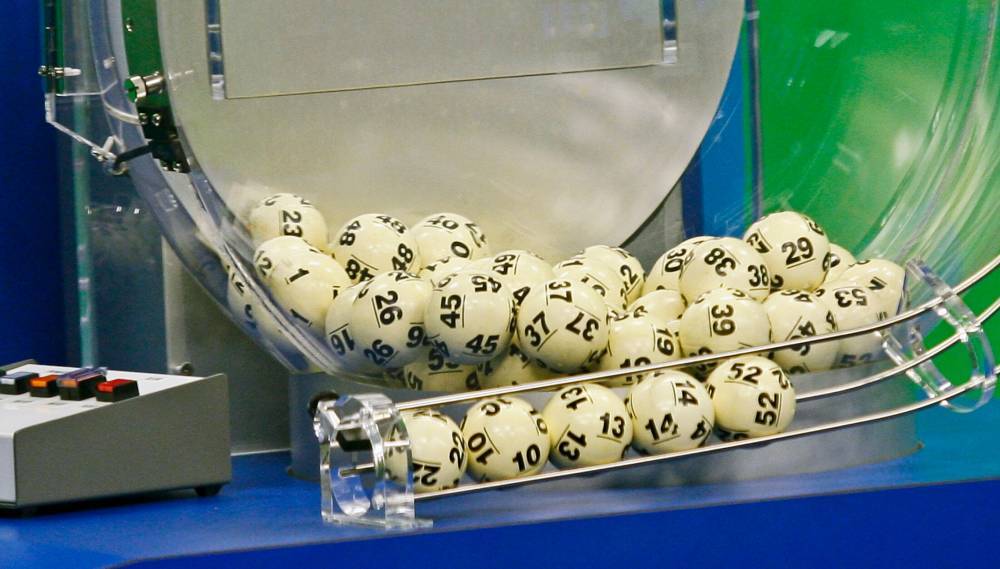Астраханец купил на почте лотерейный билет и выиграл 125 тысяч