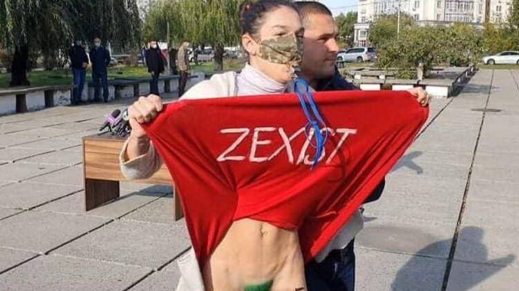 Секстремистку Femen, которая задрала юбку перед Зеленским, оштрафовали на 3 евро