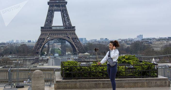 В Париже трехметровый фрагмент лестницы Эйфелевой башни продали за 275 тысяч евро