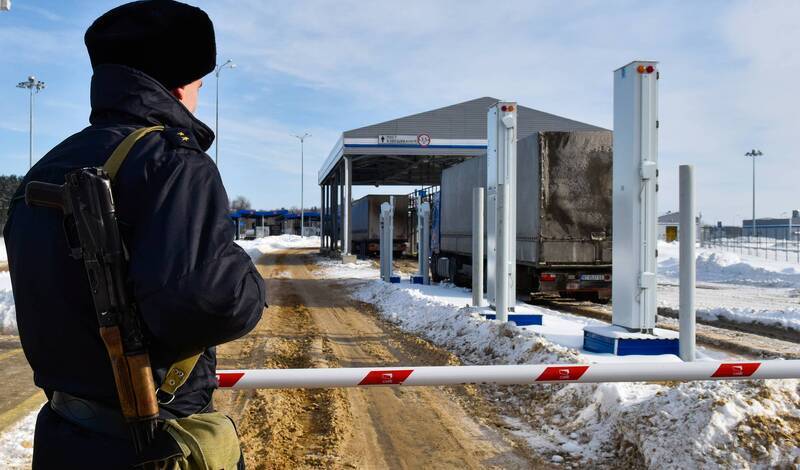Белоруссия временно запретит гражданам выезд за границу