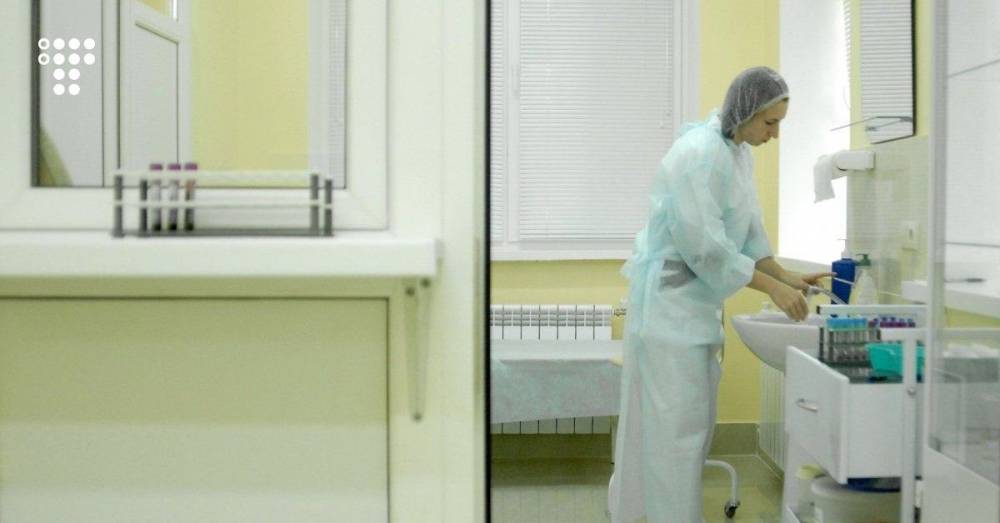 Еще более 13 тысяч случаев COVID-19 обнаружили в Украине за сутки. В больницы попали почти 3 тысячи пациентов