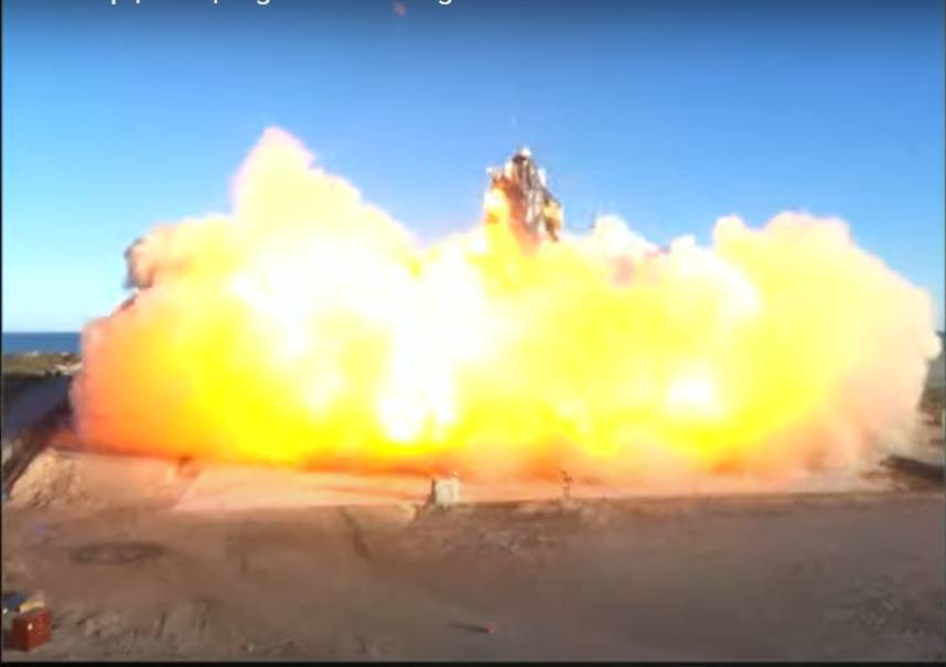 Ракету SpaceX разорвало на куски после неудачного приземления, взрыв попал на видео