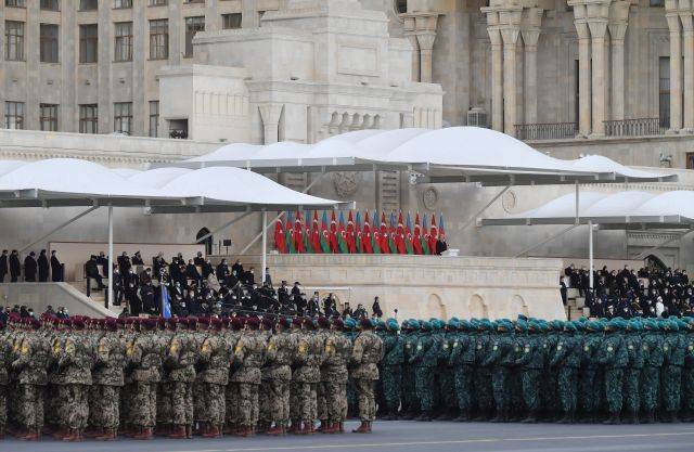 В Баку в присутствии Эрдогана проходит Парад Победы