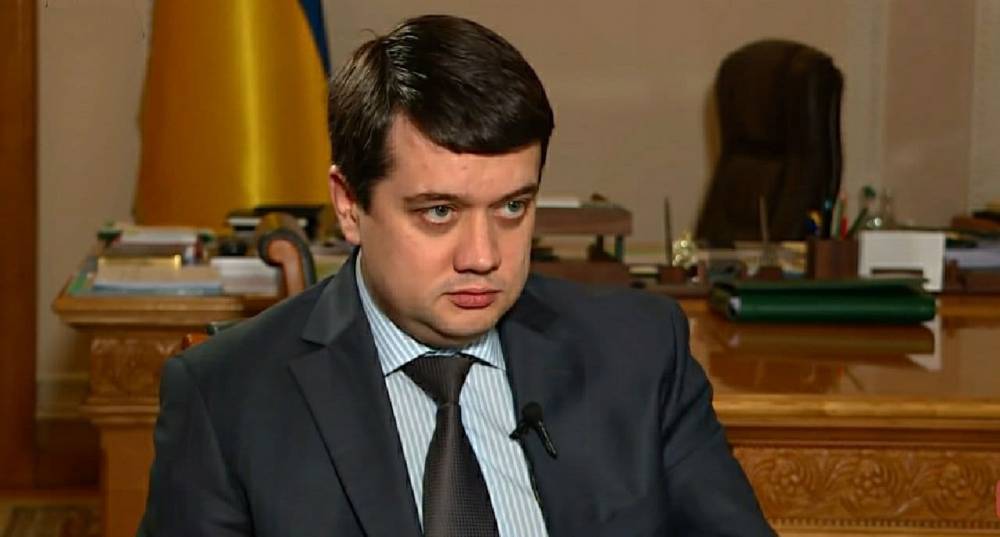 "Раздутый" парламент: Разумков хочет резко сократить количество нардепов
