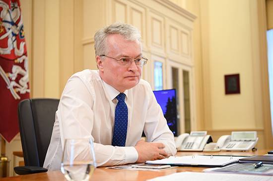 Президент Литвы призвал граждан соблюдать более строгие ограничения из-за коронавируса