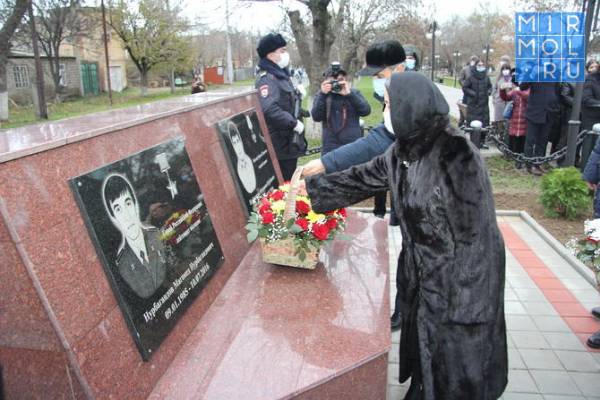 Мемориал в честь братьев Нурбагандовых открыли в Избербаше