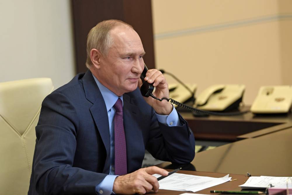 Путин поговорил по телефону с мечтавшей с ним пообщаться 97-летней жительницей Ессентуков