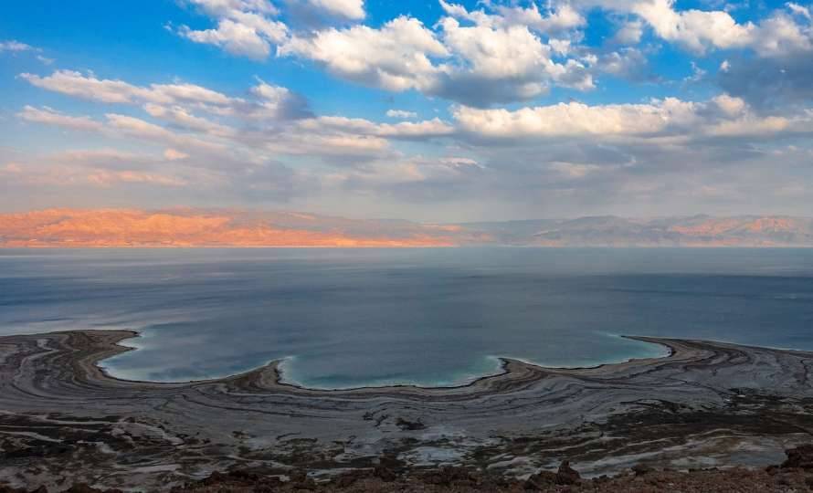 Ученые обнаружили в Мертвом море вещества, которые могли зародить жизнь на Земле