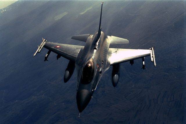 В США сообщили о гибели пилота истребителя F-16, разбившегося в Мичигане