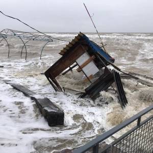 Опубликованы фото последствий сильного шторма в Кирилловке