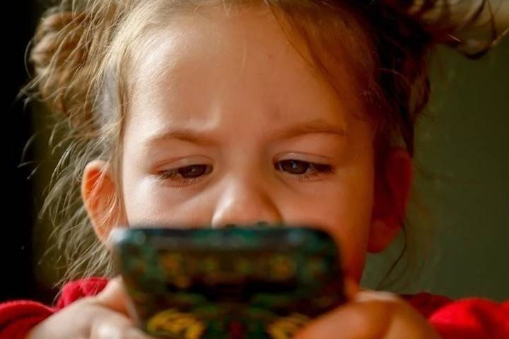 В Тверской области круглосуточно работает телефонная линия Ребенок в опасности