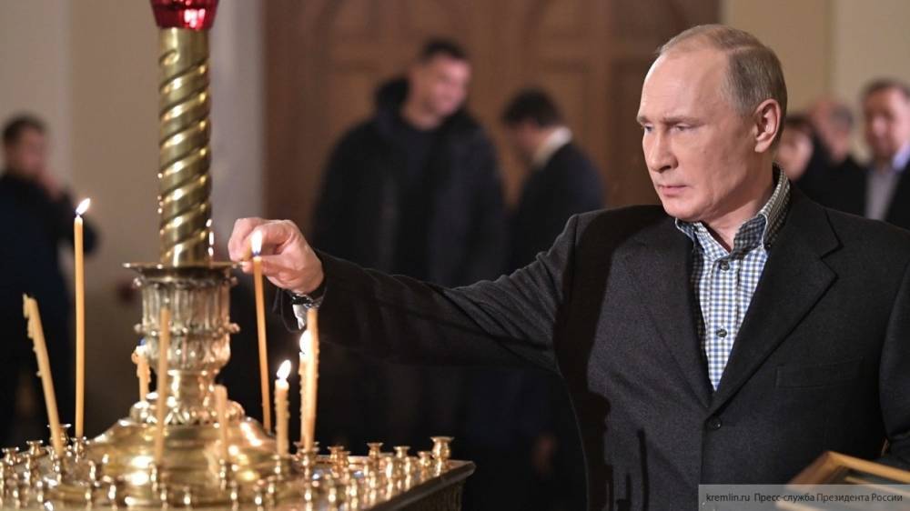 Владимир Путин предложил обсуждать оскорбления верующих на мировом уровне