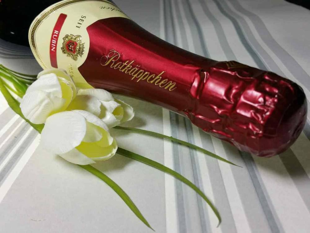 Минздрав назвал безопасную дозу шампанского на Новый год