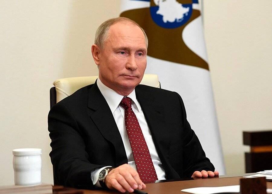 Путин оценил идею регистрации иностранных интернет-платформ в России