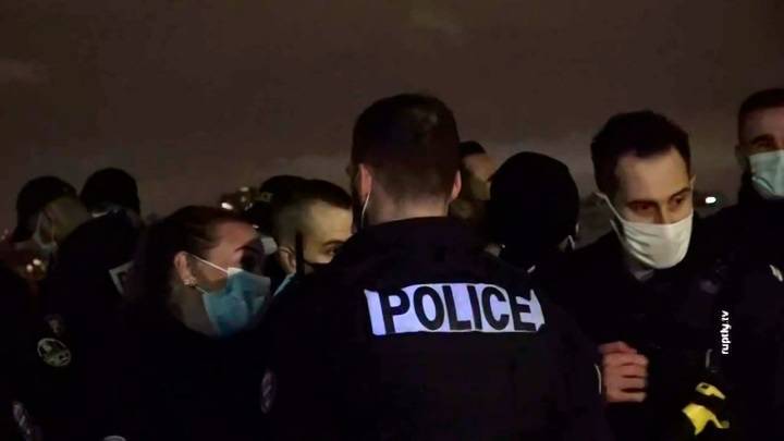 Парижские полицейские протестуют против Макрона