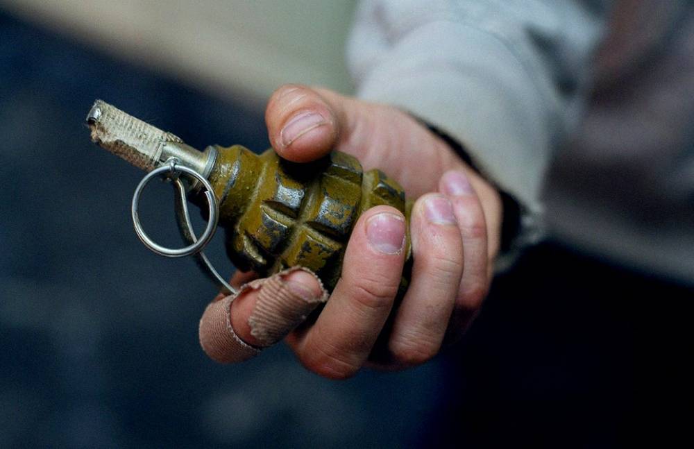 На Киевщине мужчина угрожал семье гранатой: полиция изъяла боеприпасы