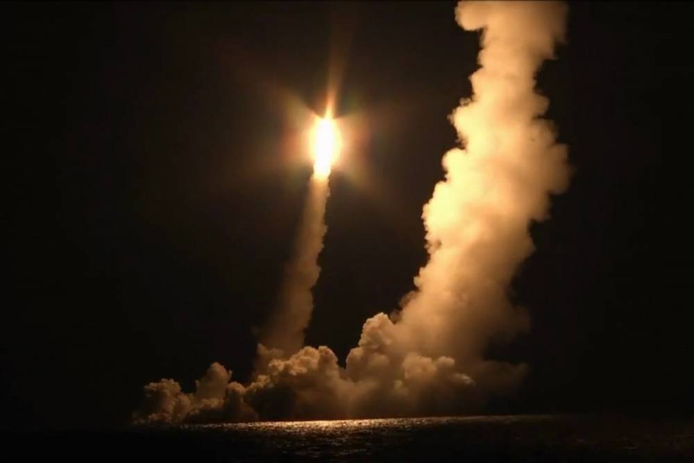 Подлодка «Владимир Мономах» впервые выпустила сазу четыре ракеты «Булава»