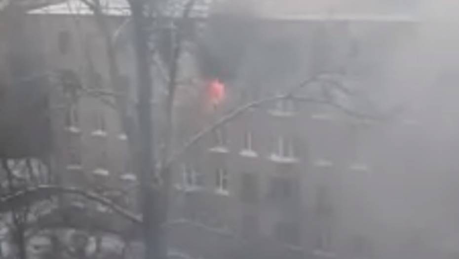 В больницу доставили хозяйку сгоревшей квартиры на Маршала Тухачевского