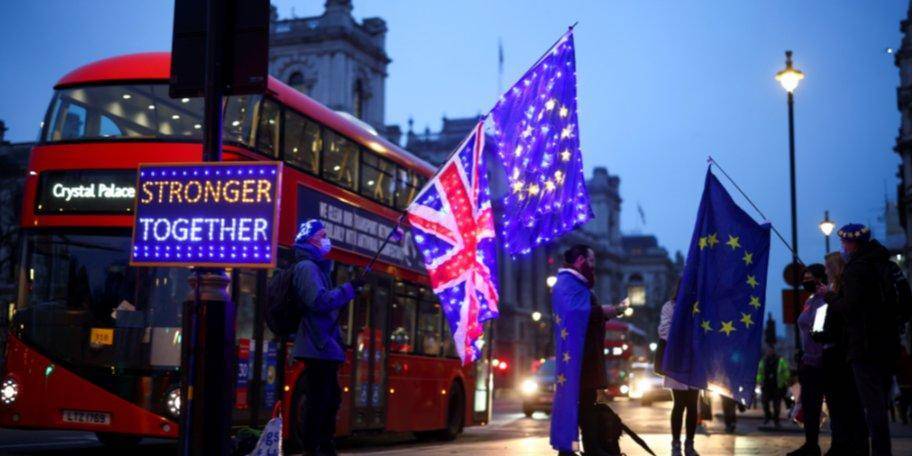 Евросоюз и Британия не достигли прогресса в переговорах по Brexit — Bloomberg