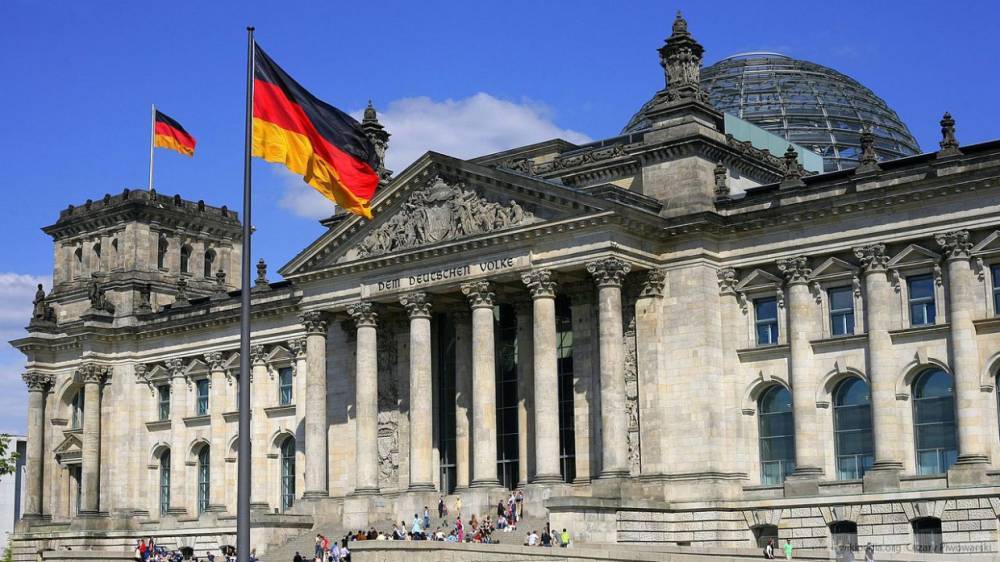 СМИ: Германия может ужесточить карантин из-за коронавируса