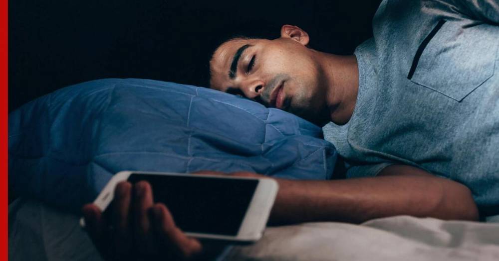 Оценена опасность оставленного у кровати на ночь смартфона