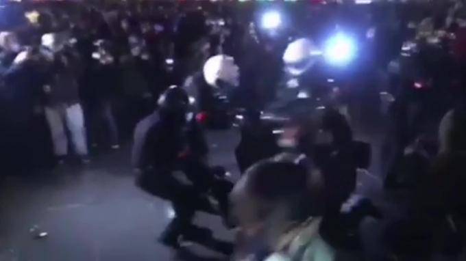 МВД Франции сообщило более чем о 100 задержанных на протестах в Париже