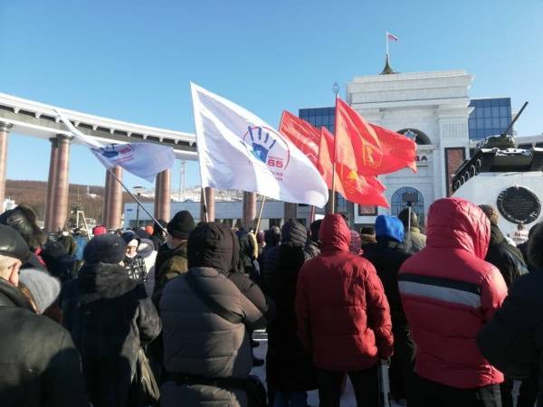 Сахалинцы собрались на митинг о недоверии областной власти