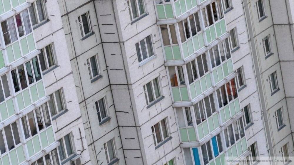 Девушка напилась и выпала из окна девятого этажа в Новосибирске