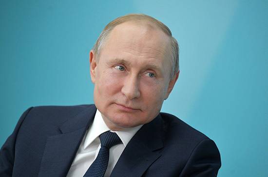 Путин наградил главу Верховного суда знаком отличия