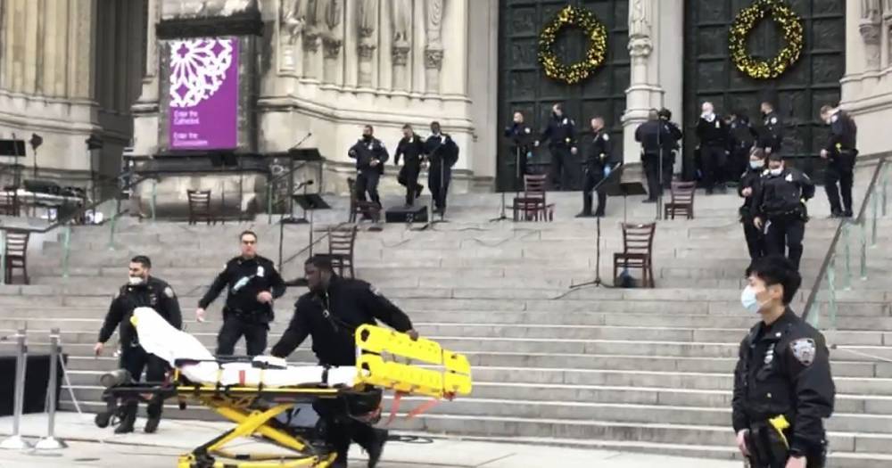 В США умер мужчина, который начал стрельбу возле собора в Нью-Йорке: подробности