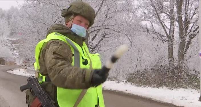 Российские миротворцы продолжают оборудование блокпостов в Лачинском коридоре – видео
