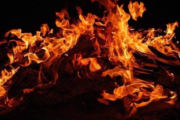 Ночью на пожаре в Твери погиб человек