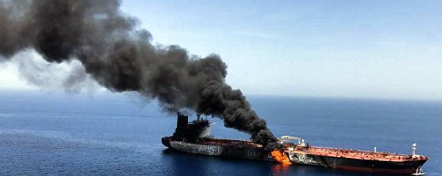 На нефтяном танкере у побережья Саудовской Аравии произошел взрыв