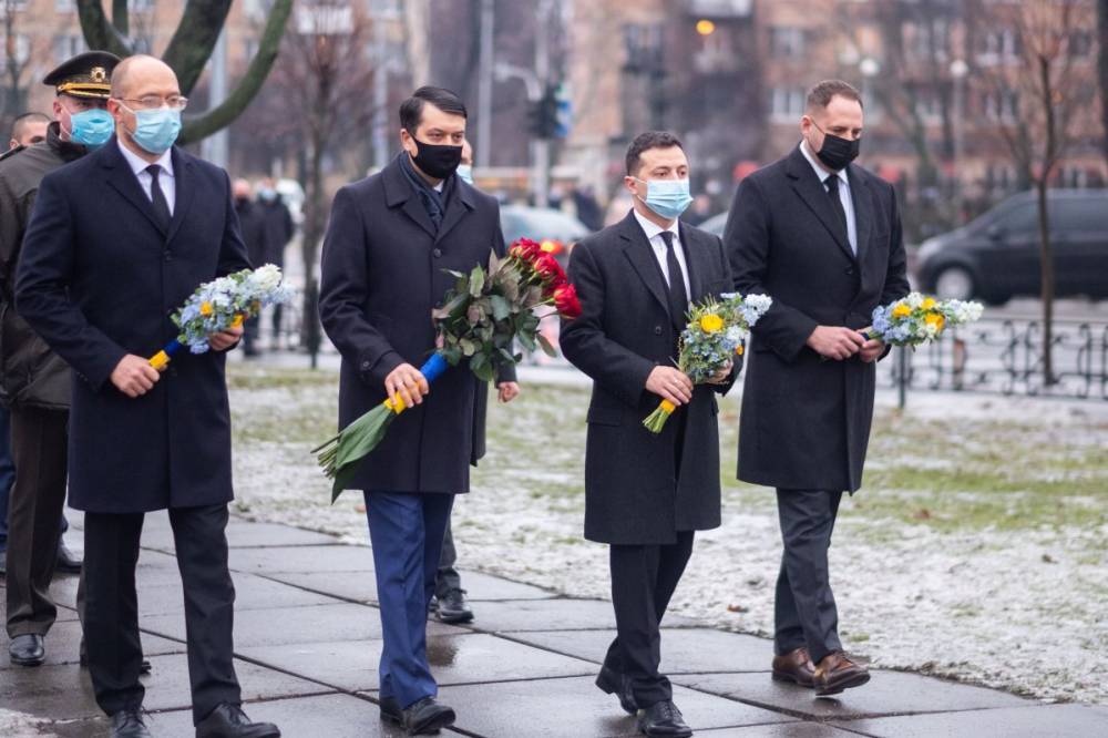 Зеленский в Киеве почтил память ликвидаторов аварии на ЧАЭС