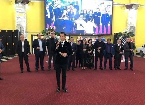 В Киргизии депутаты побывали на свадьбе, где собралось около тысячи гостей