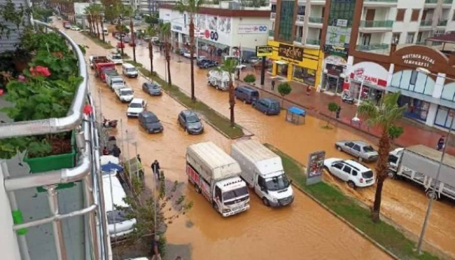 Сильные дожди затопили города на юге турции