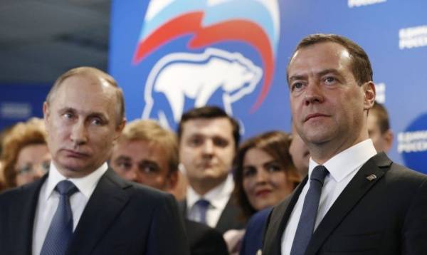 Путин про единороссов: "Должны быть готовы впрягаться в решение непростых задач, стоящих перед страной"