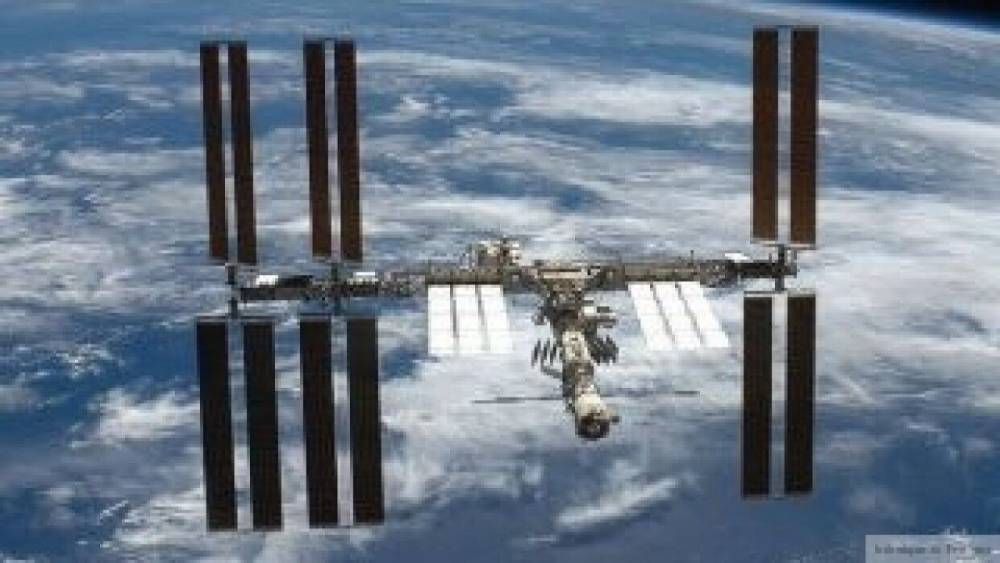 Космонавты на МКС начали установку первого американского туалета
