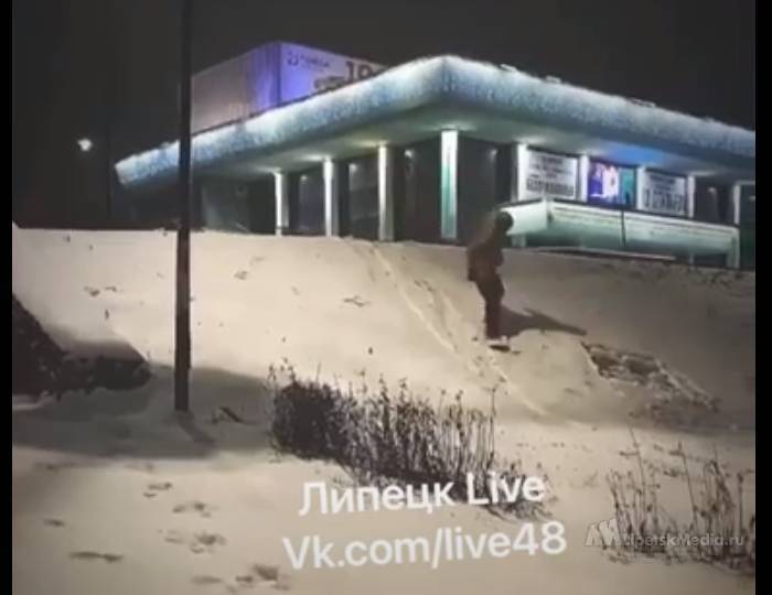 От театра на сноуборде: как в центре Липецка устроили снежную трассу