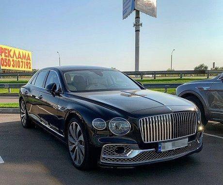 В Киеве засветился роскошный Bentley (ФОТО)