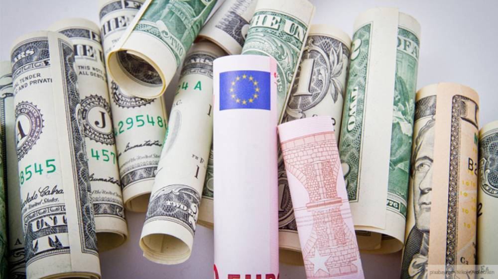 Эксперт по фондовому рынку оценил ситуацию с курсами доллара и евро