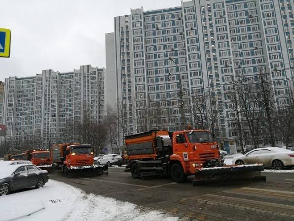 Более 10 тыс. единиц техники борются с последствиями снегопада в Москве