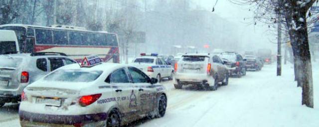 Рязанских автолюбителей призывают быть осторожнее на дорогах из-за непогоды