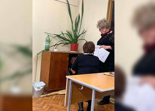Волгоградский детский омбудсмен отказалась выяснять причину нахождения школьника в тумбочке на уроке