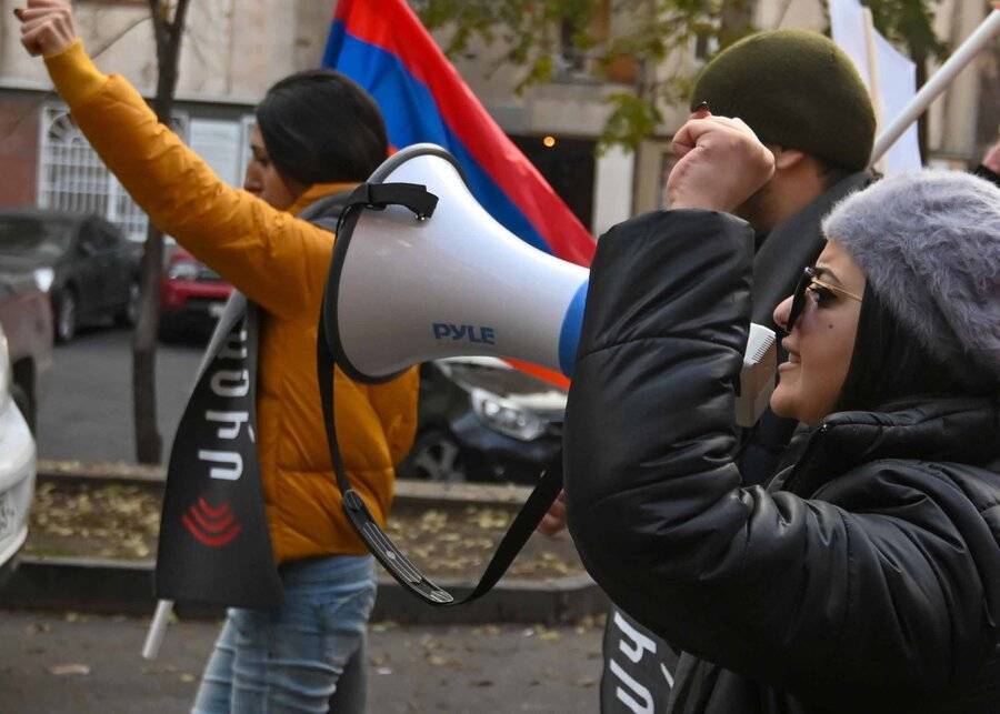 Несколько тысяч человек вышли на улицы Еревана с требованием отставки Пашиняна