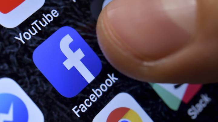 Facebook удалила сотни аккаунтов, "связанных" с Россией