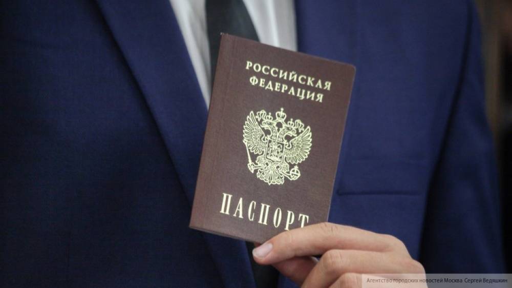 Совфед РФ одобрил инициативу о запрете второго гражданства для парламентариев
